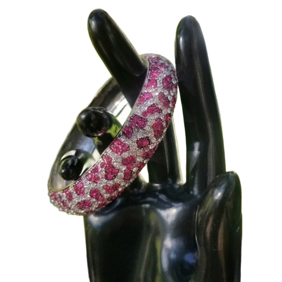 SILVERTONE ANIMAL PRINT PINK & WHITE RHINESTONE BANGLE BRACELET - Picture 2 of 4